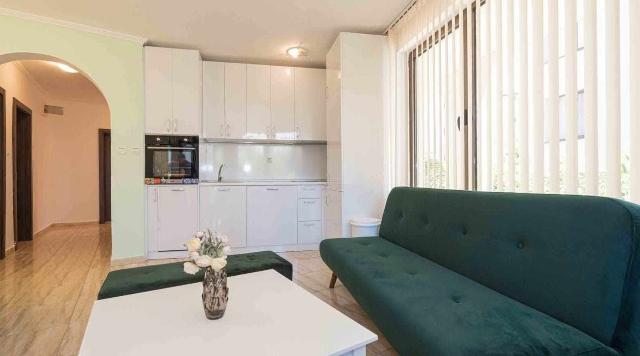 77c18de661e9e6811d41e6b93b07b305