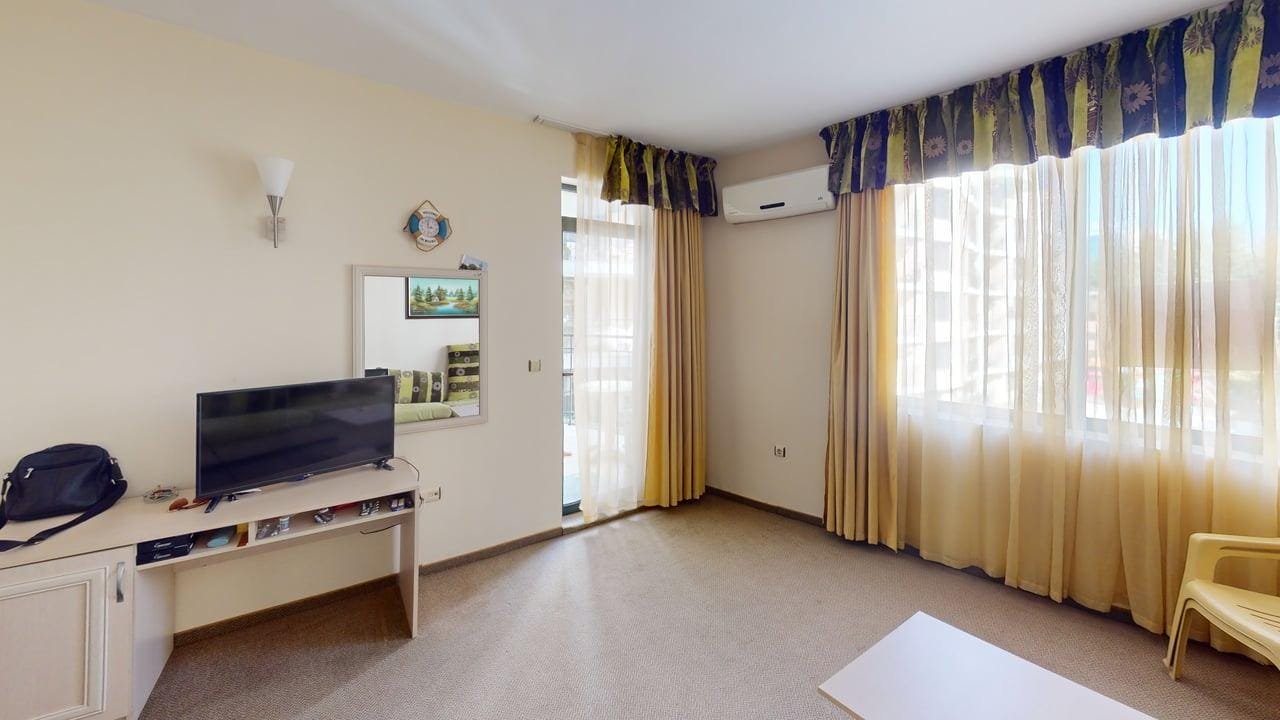 Avalon-C305-Living-Room 1