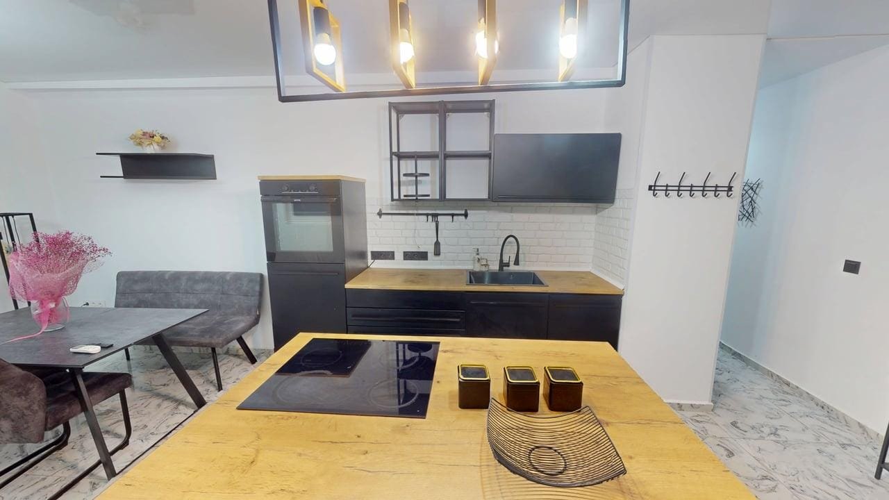 Sol-E-Mar-Ap-B07-12152025_090307