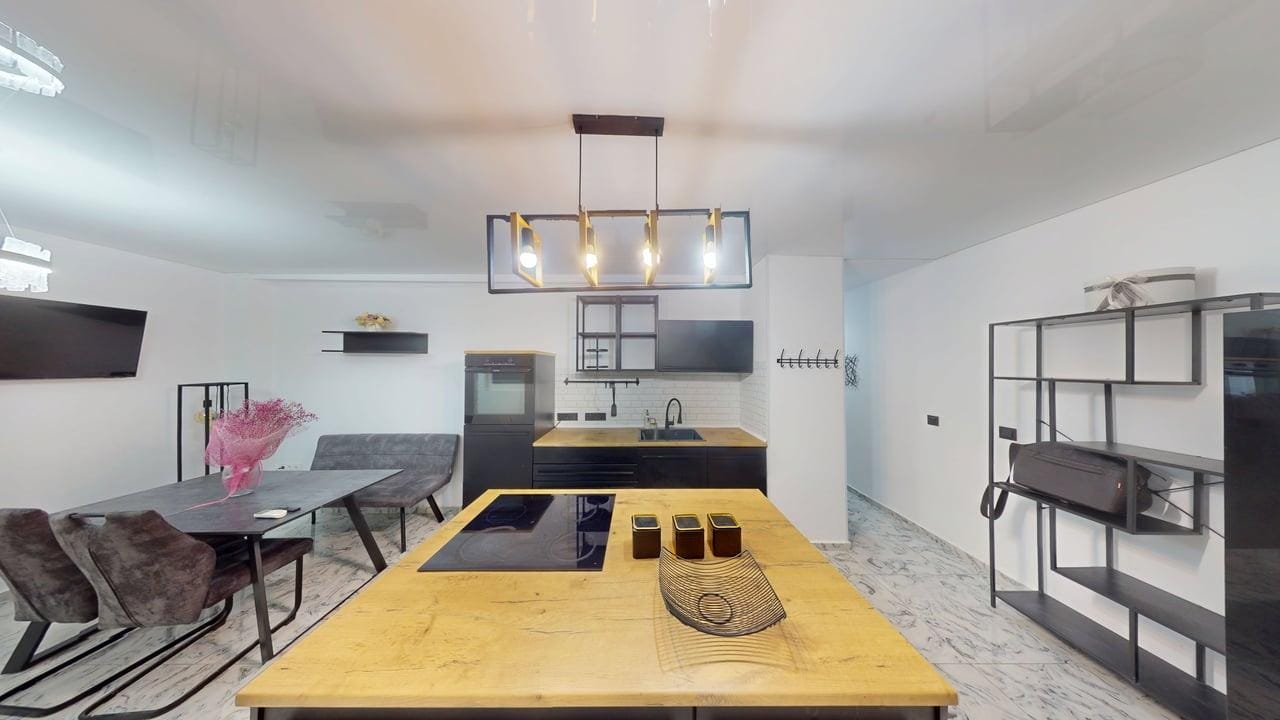 Sol-E-Mar-Ap-B07-12152025_142927