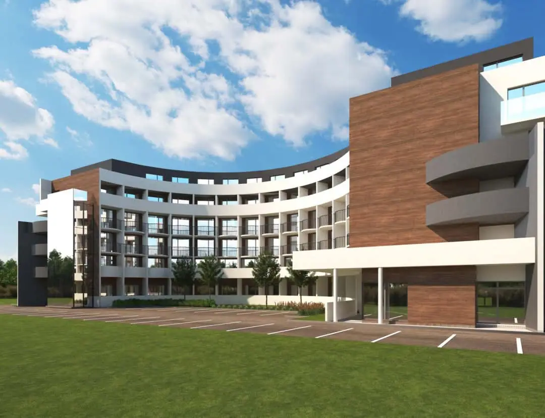 Жилой комплекс “City Residence” в современном архитектурном стиле Современный жилой комплекс с округлыми формами, панорамными окнами и зелеными насаждениями вокруг.