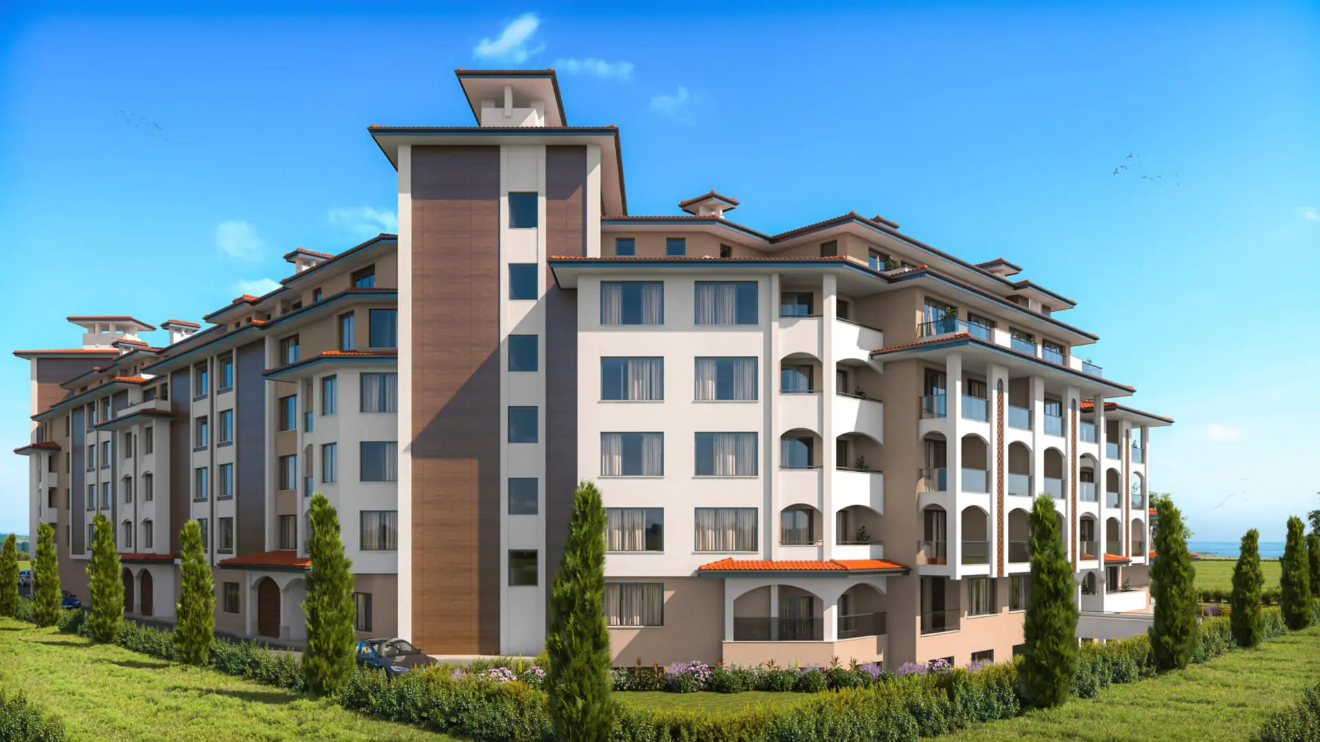 Жилой комплекс Solemare у моря: современная архитектура и природа Современный жилой комплекс с балконами и зелеными насаждениями, расположенный на фоне яркого голубого неба.