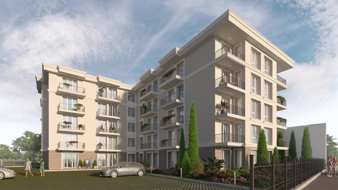 Современный жилой комплекс с зелеными насаждениями и парковкой Современный жилой комплекс в Болгарии с балконами, зелеными насаждениями и парковкой, идеальный для покупки недвижимости.