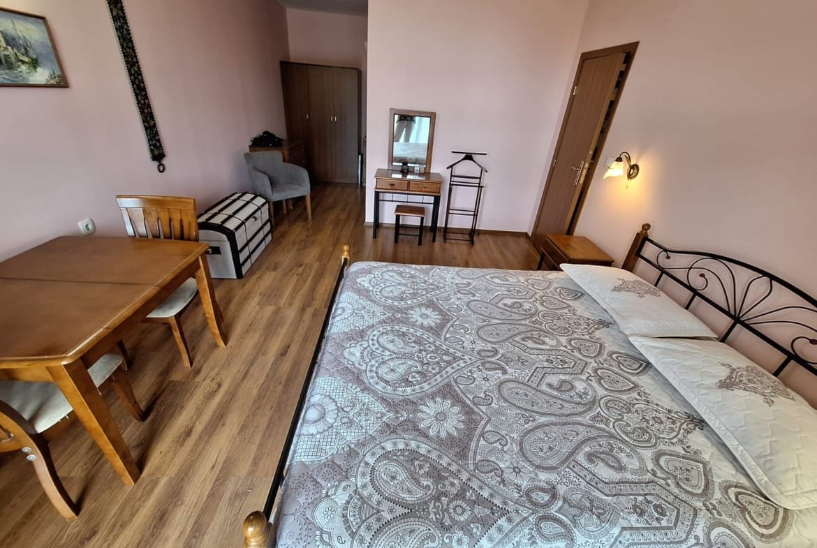 Zweizimmerwohnung im Komplex „Semiramida Garden“