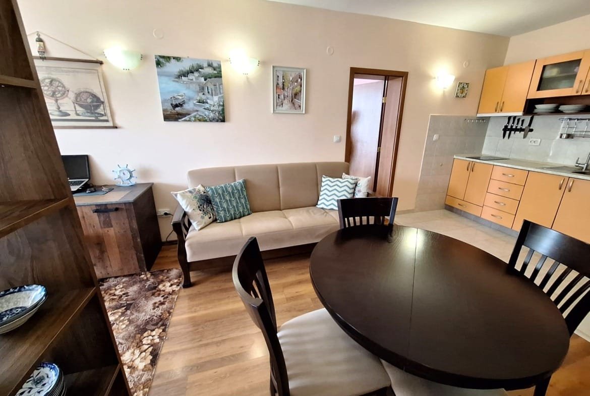 Zweizimmerwohnung im Komplex „Semiramida Garden“
