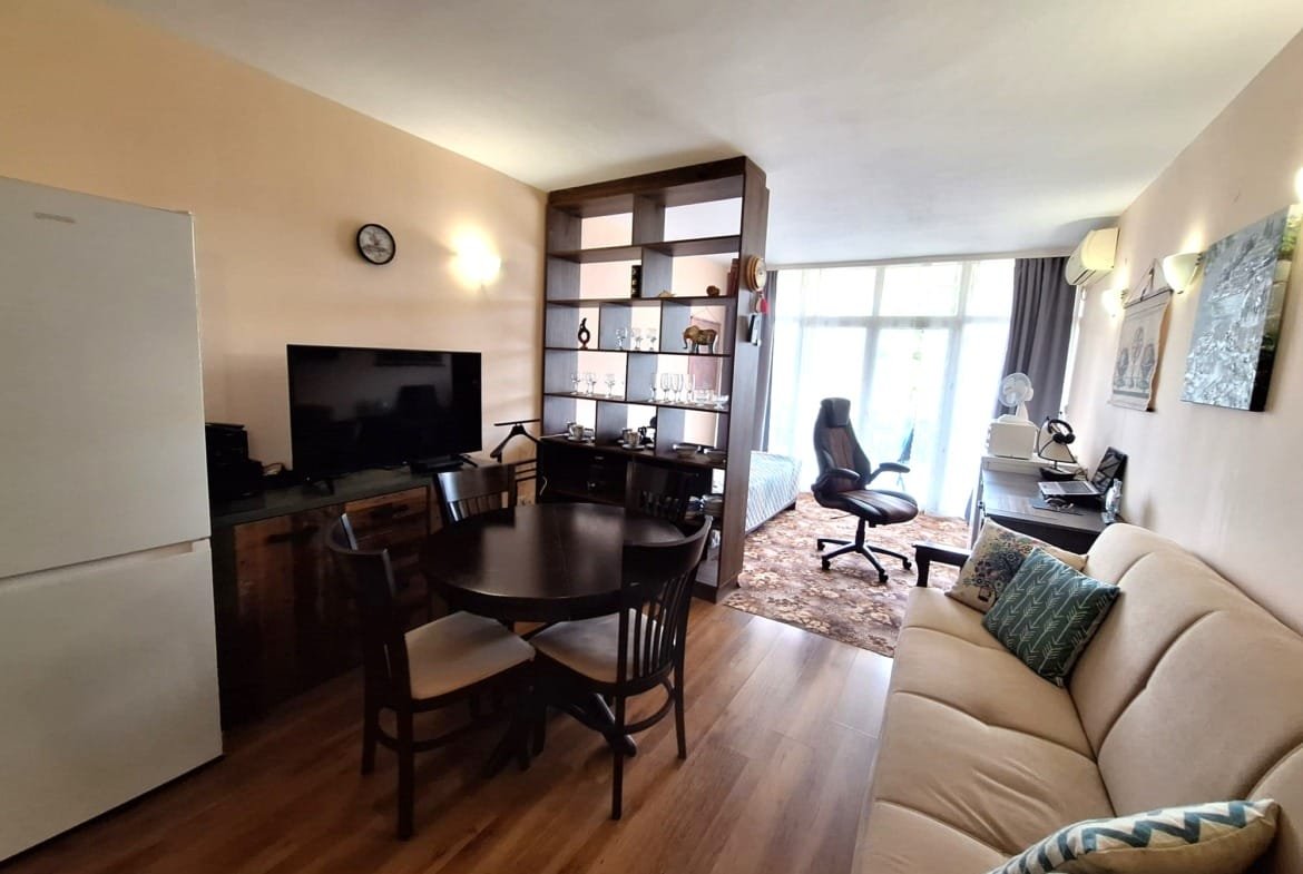 Zweizimmerwohnung im Komplex „Semiramida Garden“