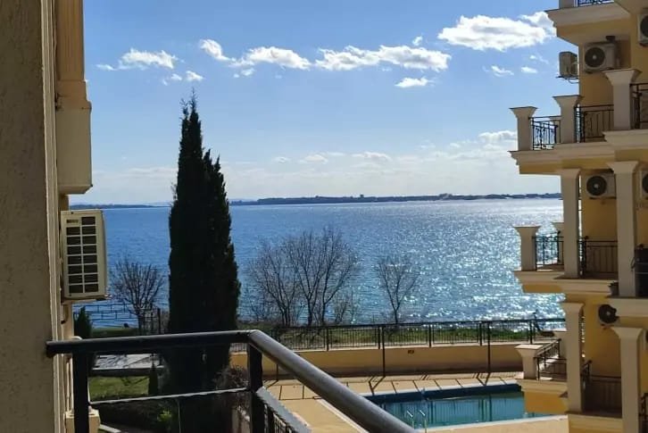Двустаен апартамент в комплекс „Royal Bay 1“