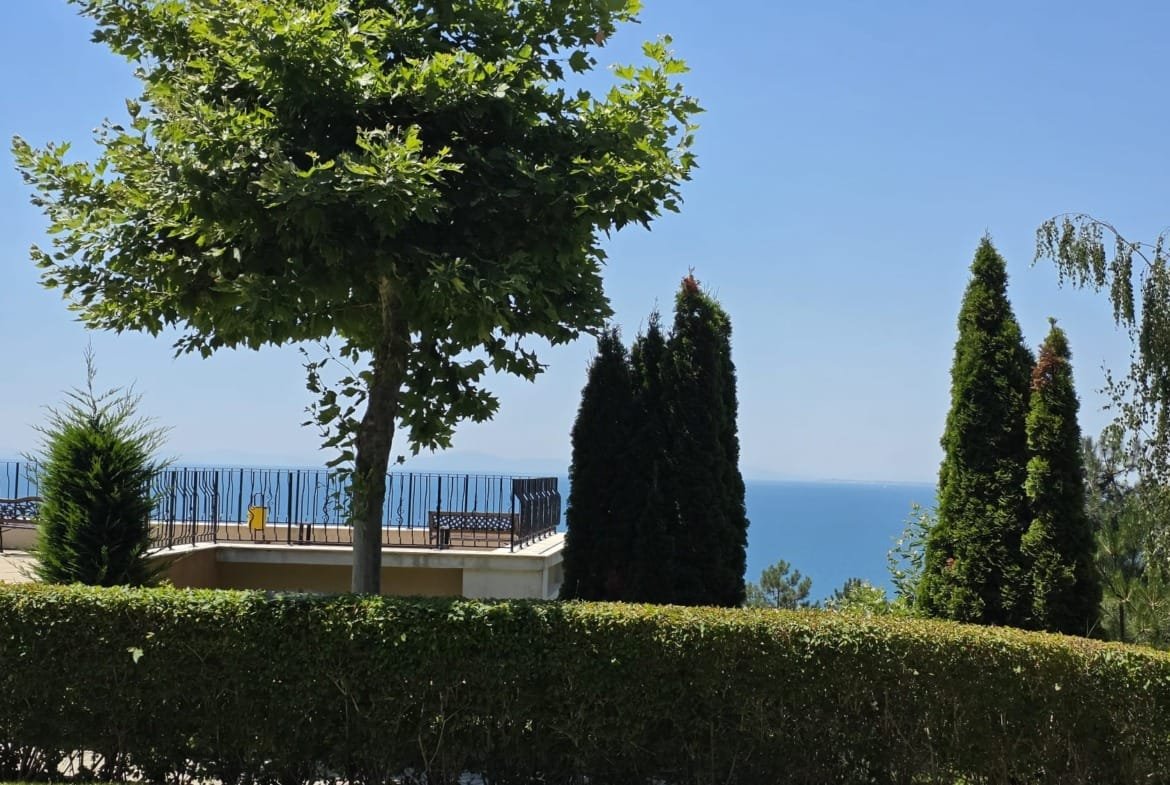 Трехкомнатный апартамент в комплексе “Sea Fort Club”