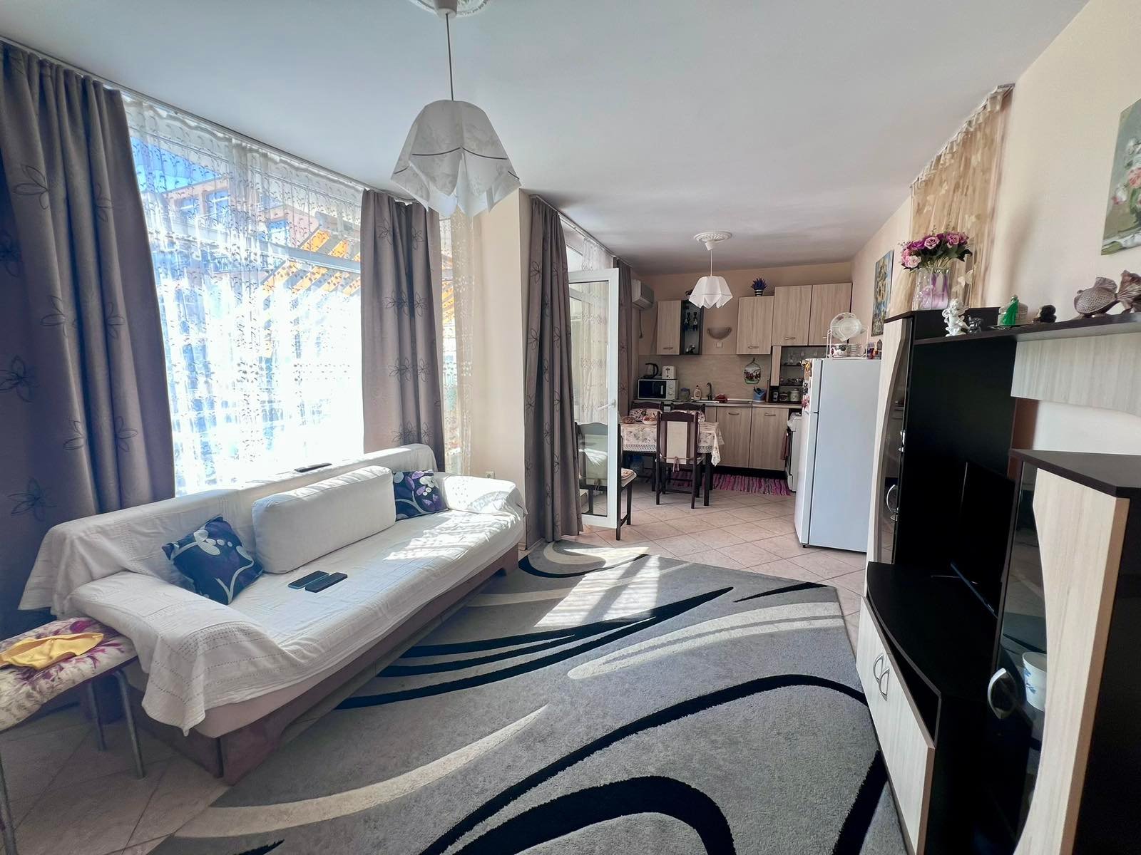 Drei-Zimmer-Wohnung im Komplex “Kamelia Garden”