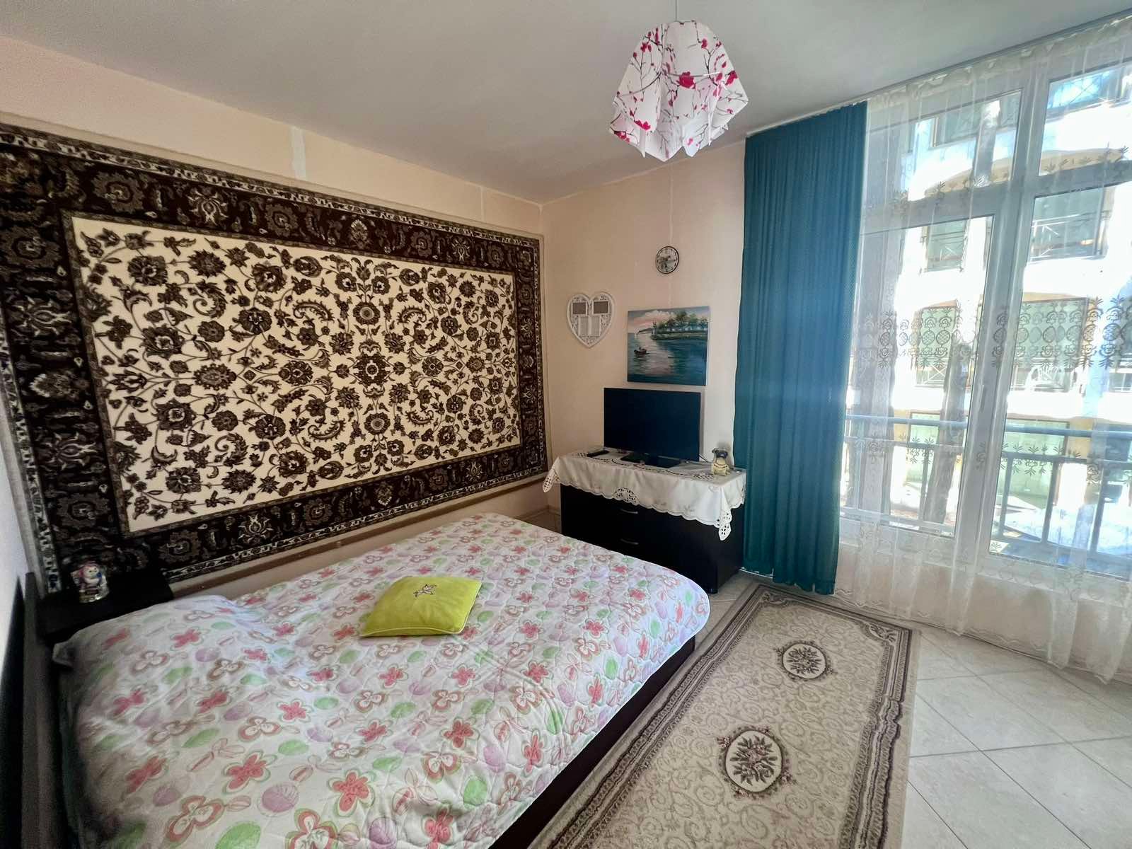Drei-Zimmer-Wohnung im Komplex “Kamelia Garden”