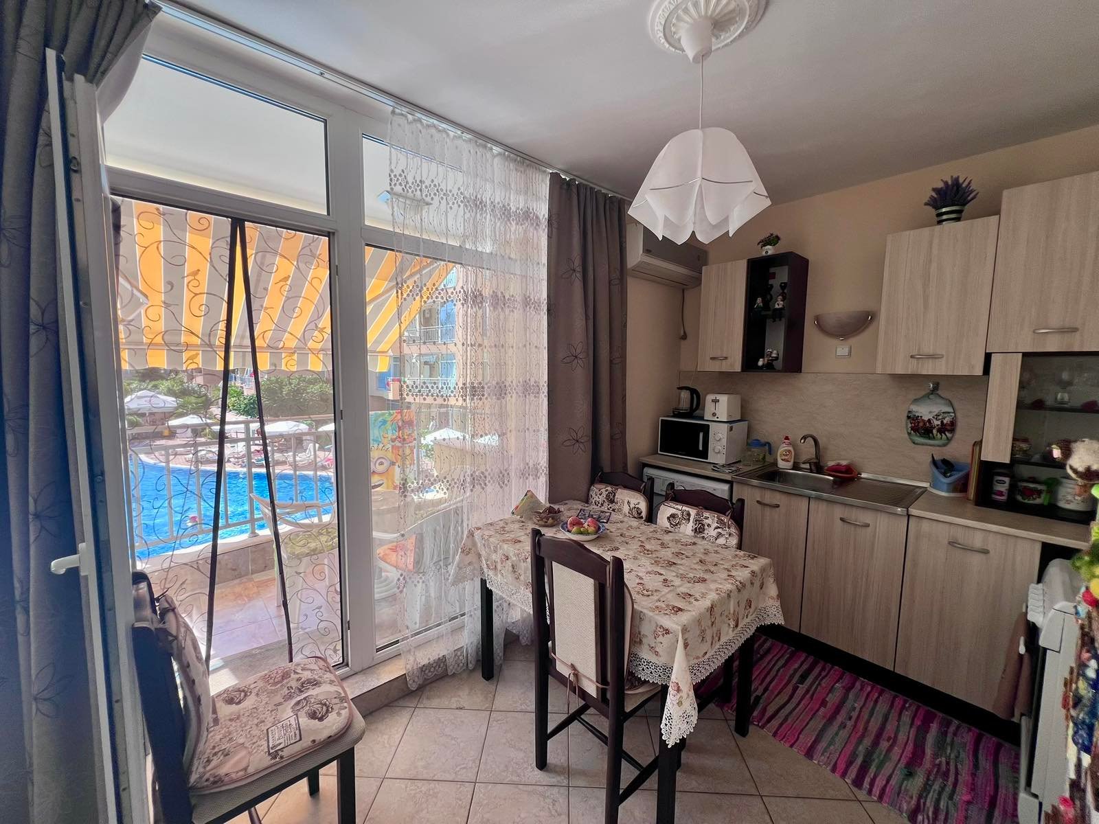 Drei-Zimmer-Wohnung im Komplex “Kamelia Garden”