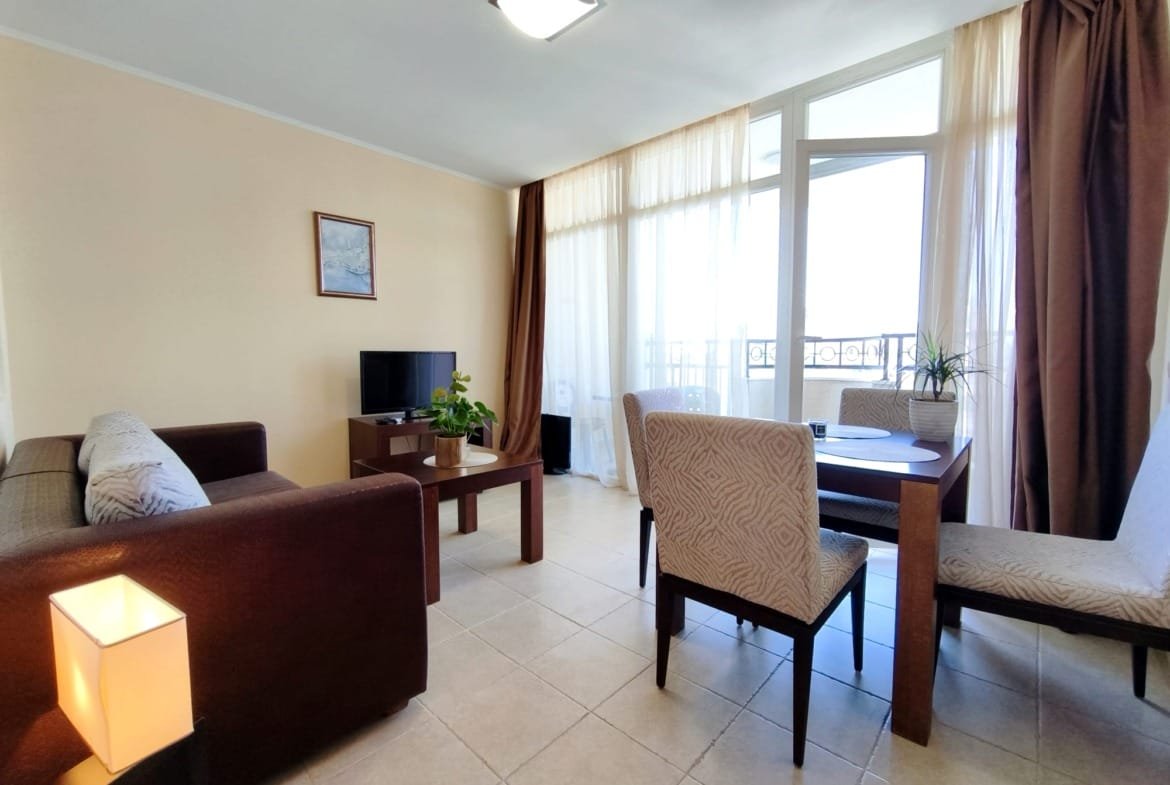 Двухкомнатный апартамент в комплексе “Sunset Resort”