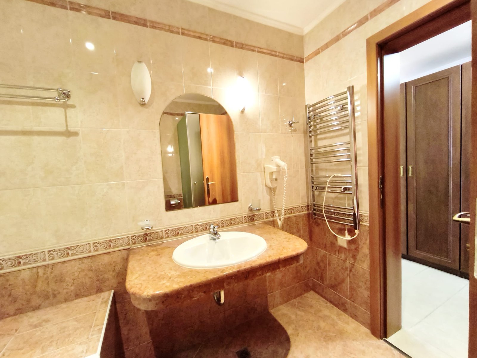 Двухкомнатный апартамент в комплексе “Sunset Resort”