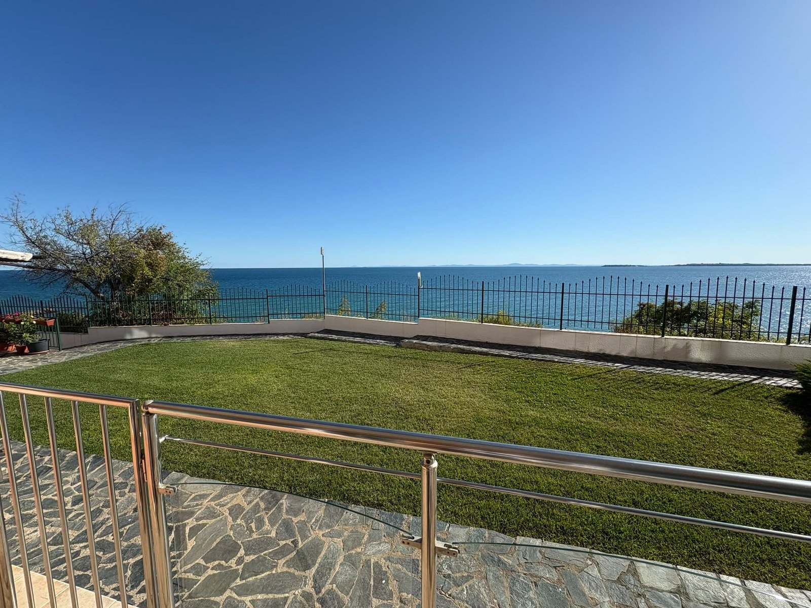 one-bedroom-apartment-first-line-sveti-vlas 1 Двухкомнатный апартамент в комплексе “Coral Beach”