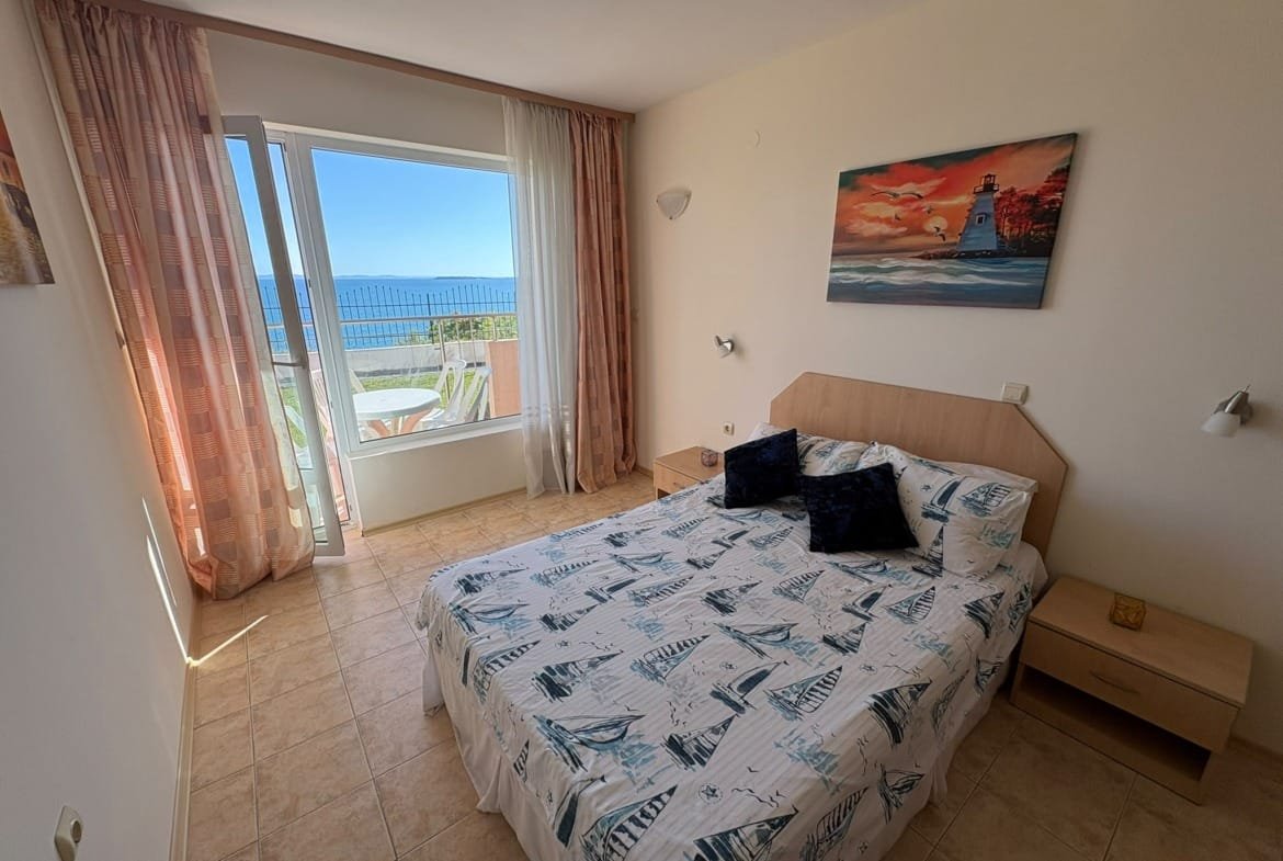 Двухкомнатный апартамент в комплексе “Coral Beach”