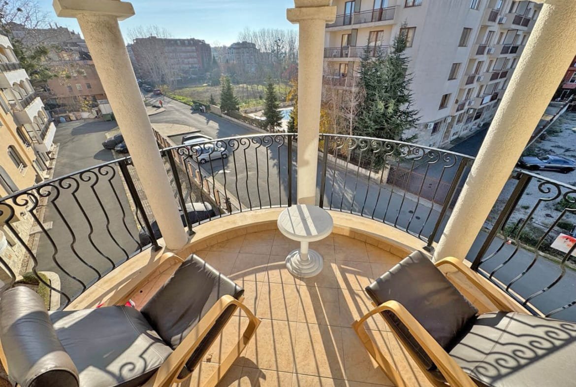 Трехкомнатный апартамент в комплексе “Royal Sun”